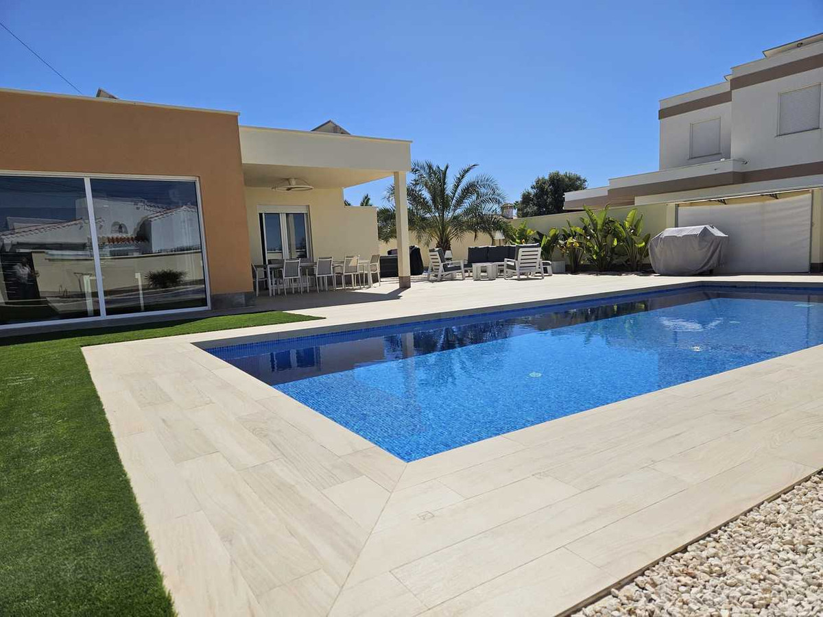 Huis te koop in Torrevieja | 4 slaapkamers H5342500