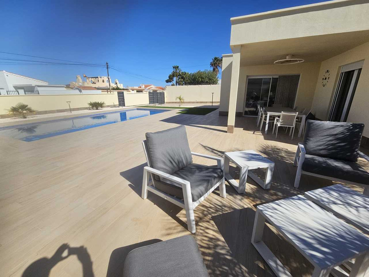 Huis te koop in Torrevieja | 4 slaapkamers H5342500