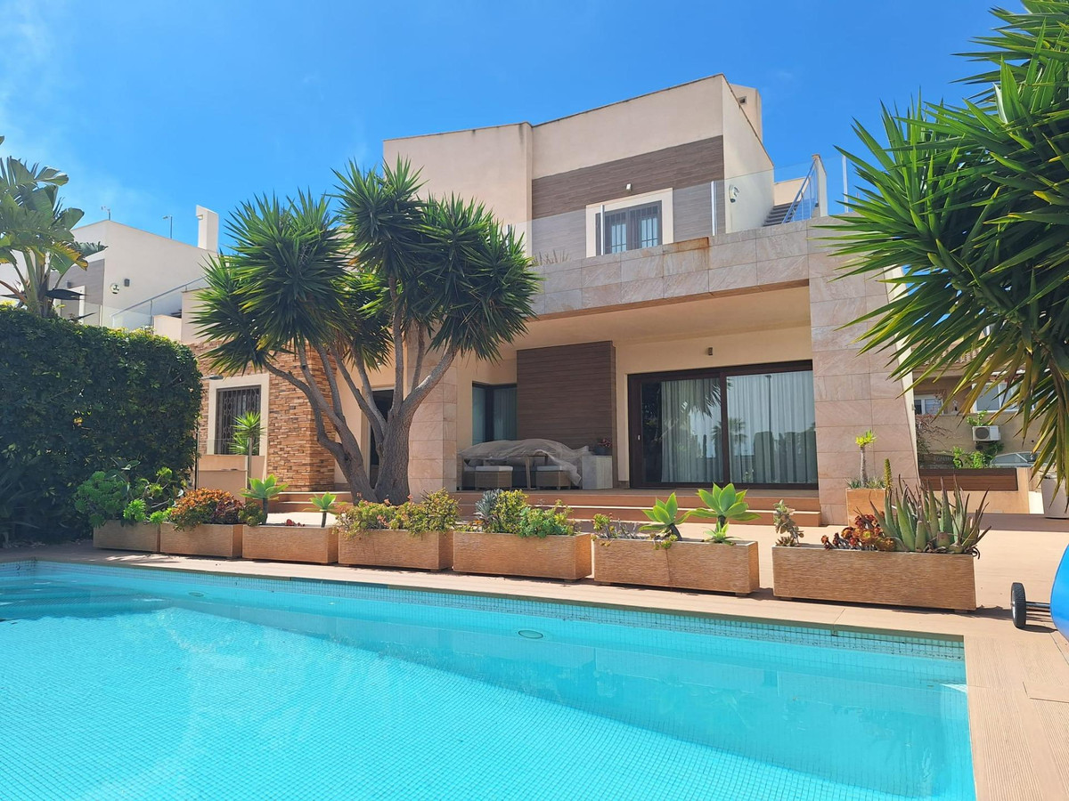 Huis te koop in Torrevieja | 2 slaapkamers H5361586