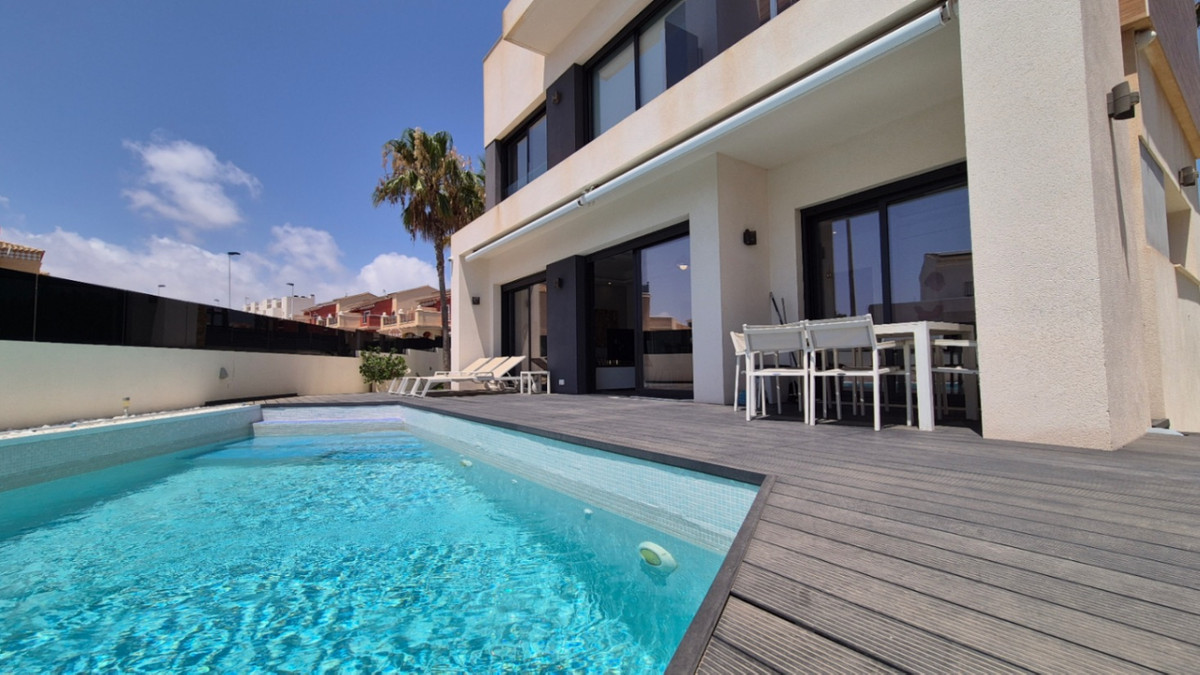 Huis te koop in Torrevieja | 4 slaapkamers H5380810