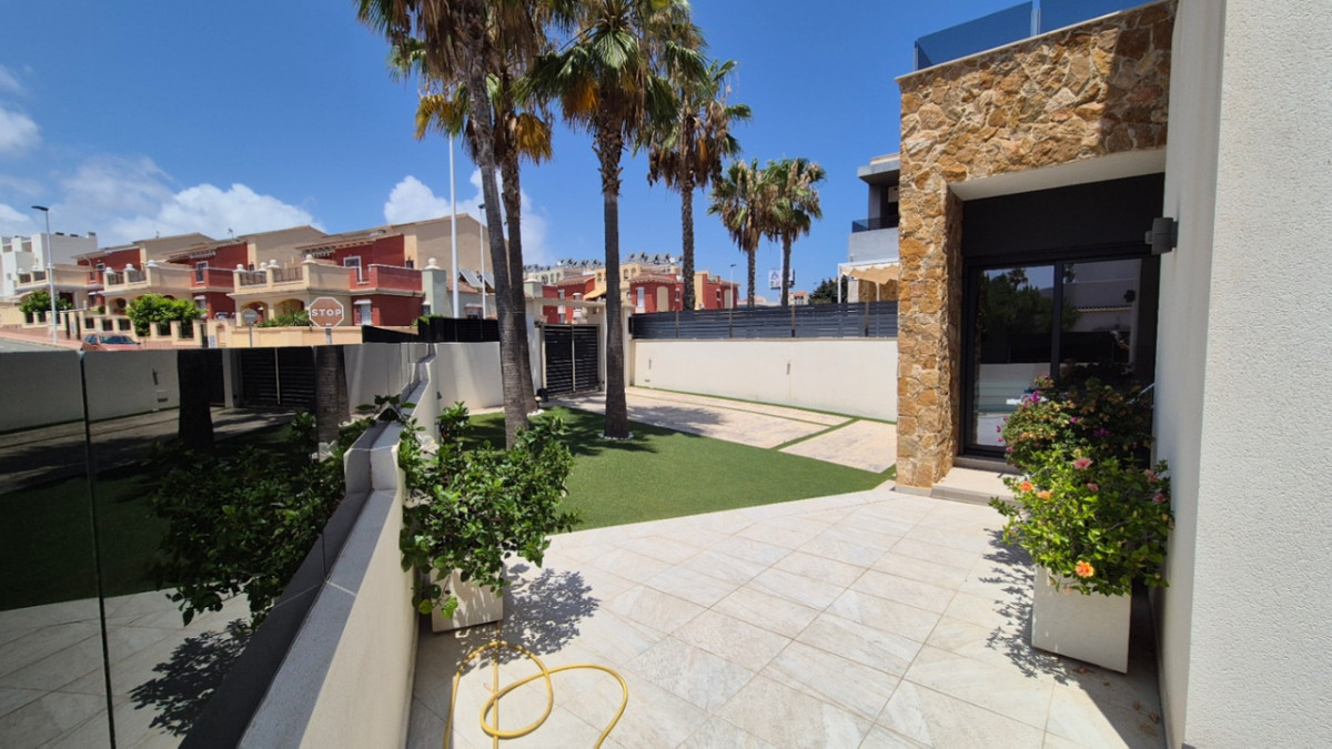 Huis te koop in Torrevieja | 4 slaapkamers H5380810