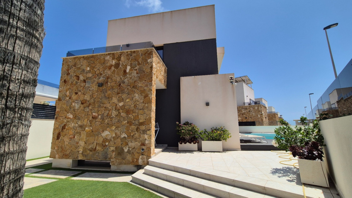 Huis te koop in Torrevieja | 4 slaapkamers H5380810