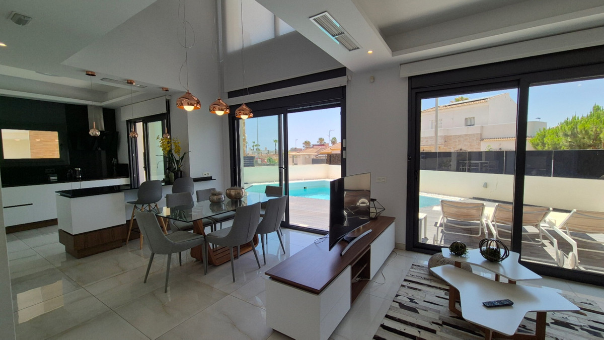Huis te koop in Torrevieja | 4 slaapkamers H5380810