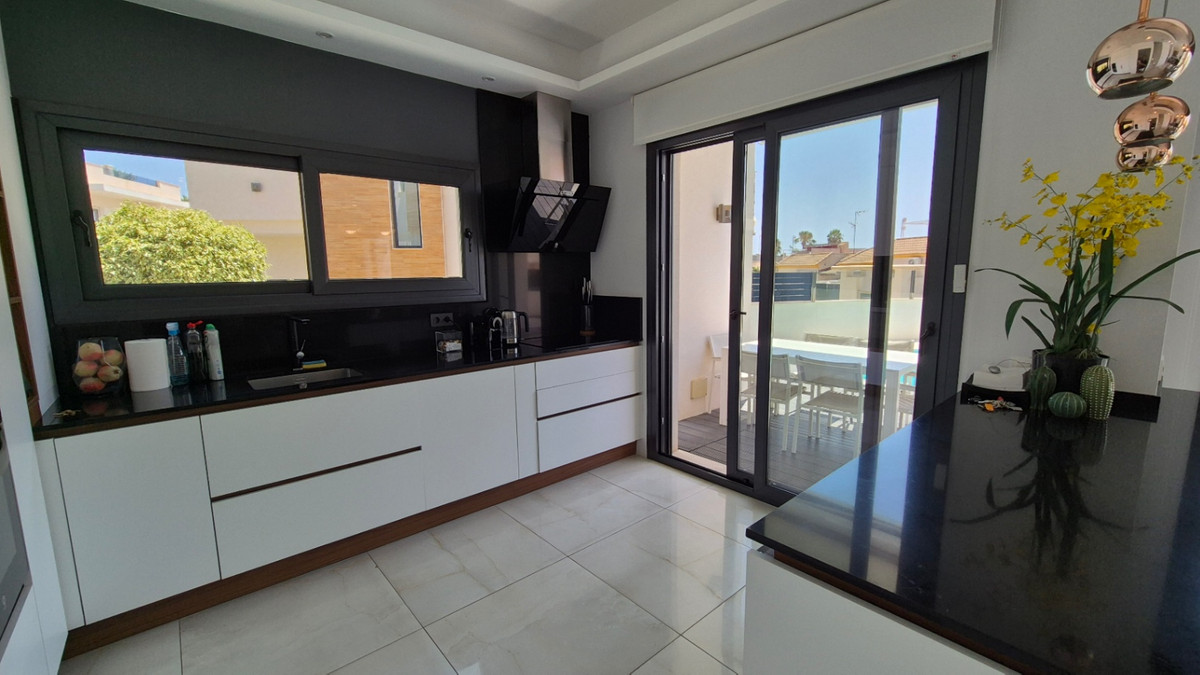 Huis te koop in Torrevieja | 4 slaapkamers H5380810