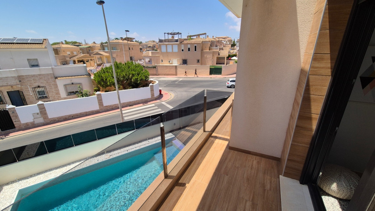 Huis te koop in Torrevieja | 4 slaapkamers H5380810