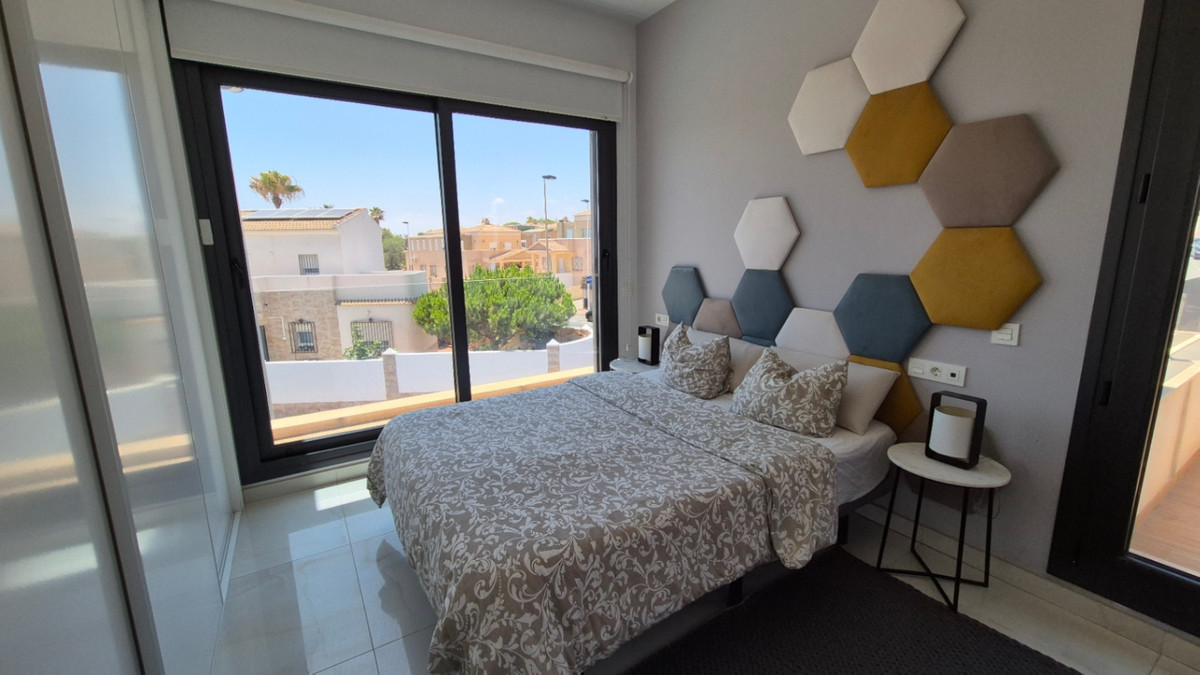 Huis te koop in Torrevieja | 4 slaapkamers H5380810