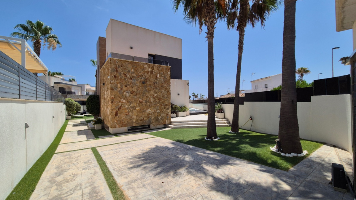 Huis te koop in Torrevieja | 4 slaapkamers H5380810