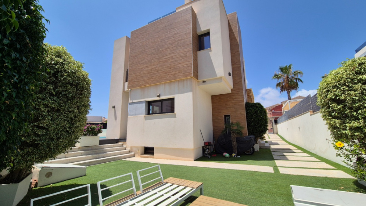 Huis te koop in Torrevieja | 4 slaapkamers H5380810