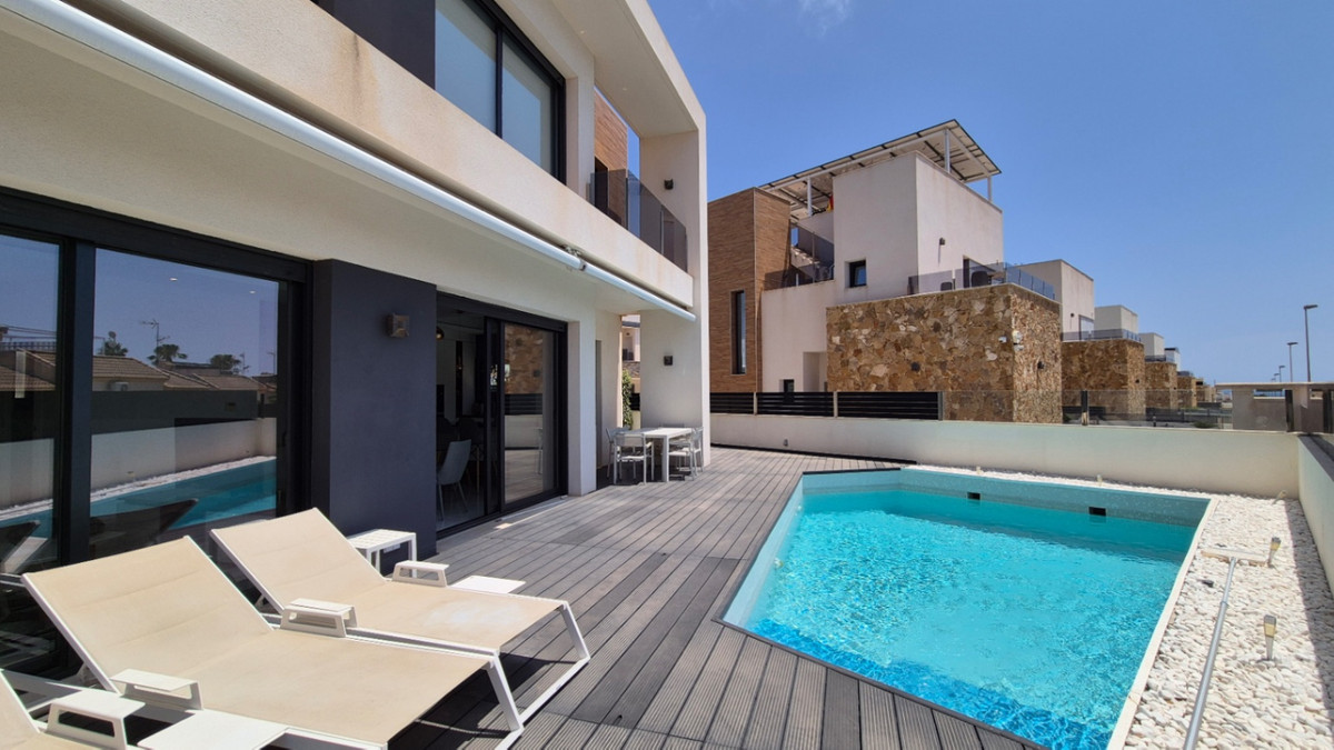Huis te koop in Torrevieja | 4 slaapkamers H5380810