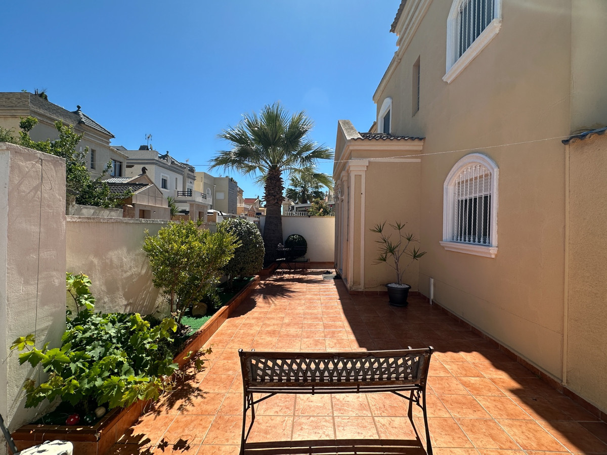 Huis te koop in Torrevieja | 3 slaapkamers H5383519