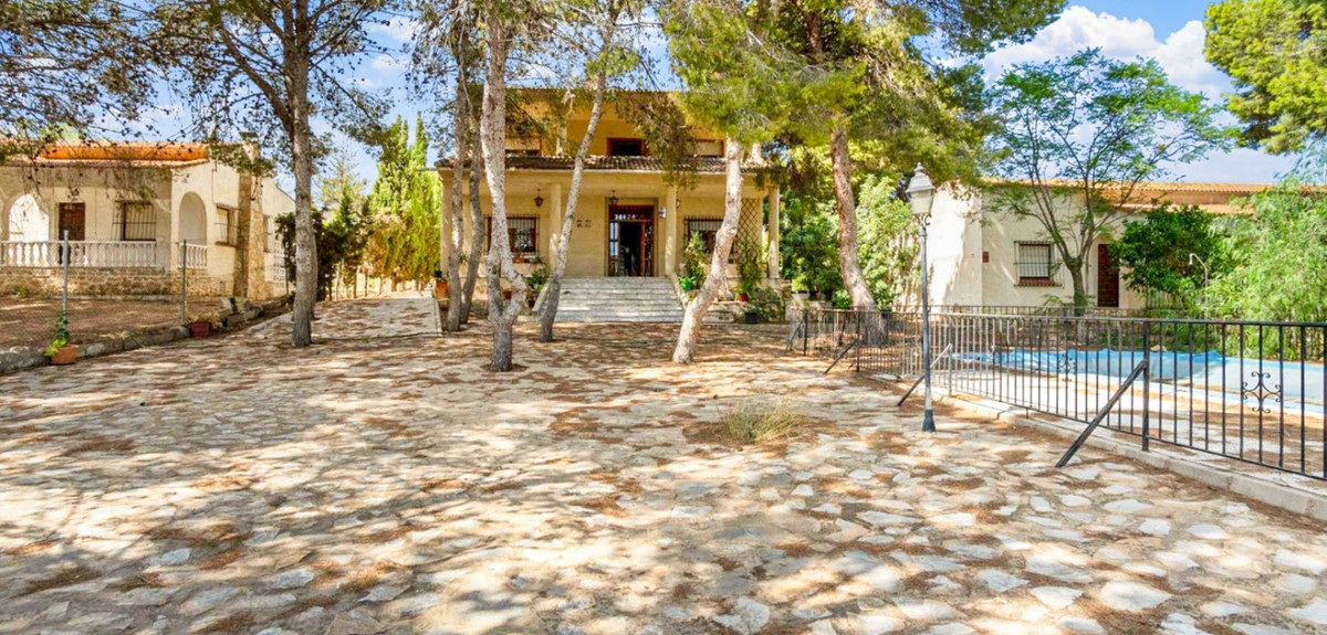 Huis te koop in Torrevieja | 8 slaapkamers H5384095