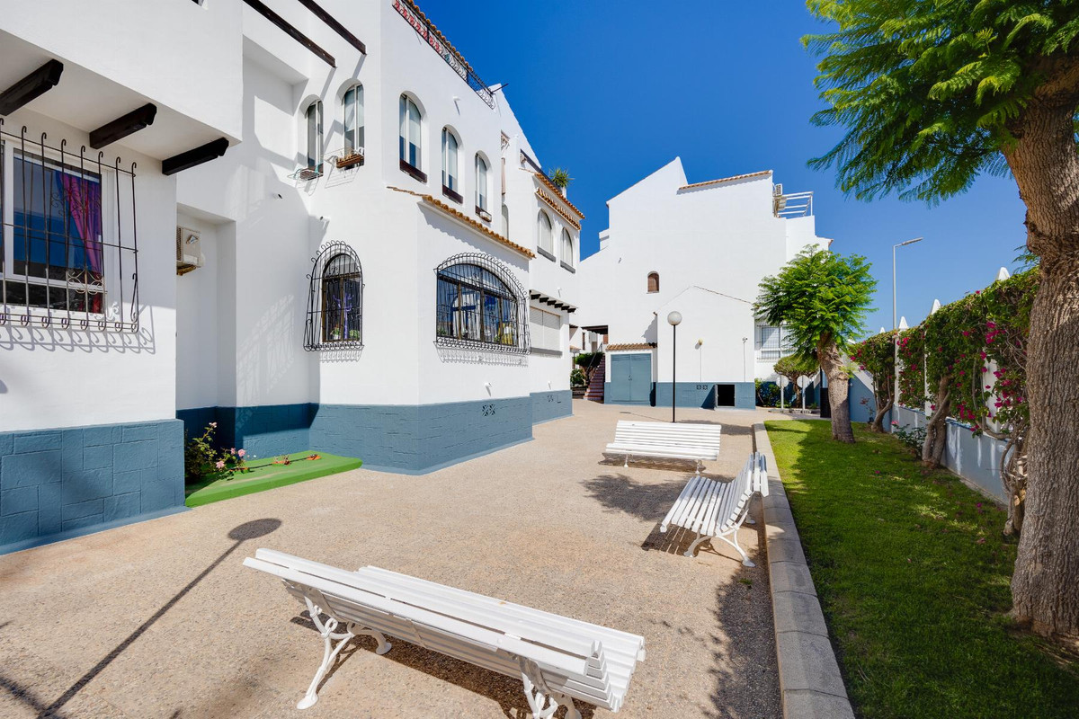 Bungalow te koop in Torrevieja | 2 slaapkamers H5410702