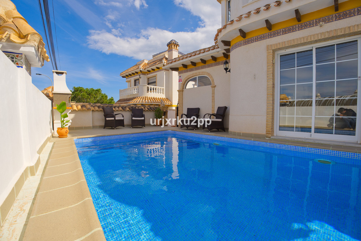 Huis te koop in Torrevieja | 3 slaapkamers H5441560