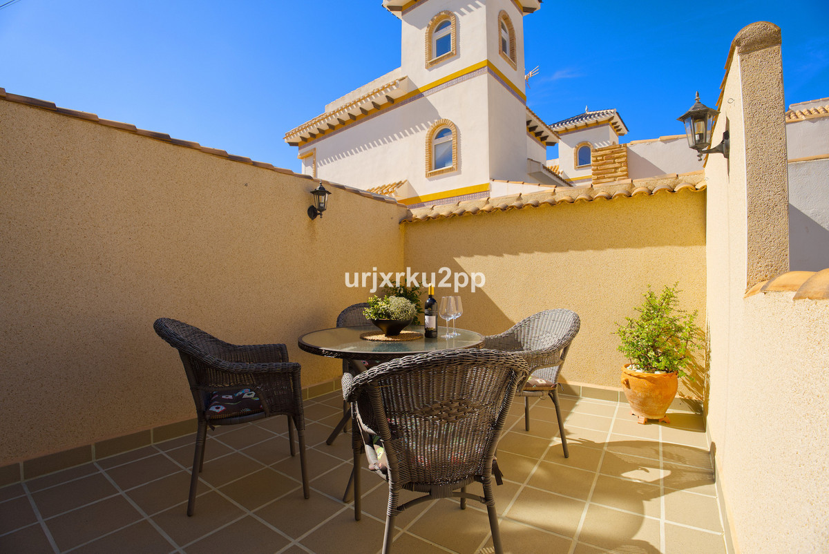 Huis te koop in Torrevieja | 3 slaapkamers H5441560