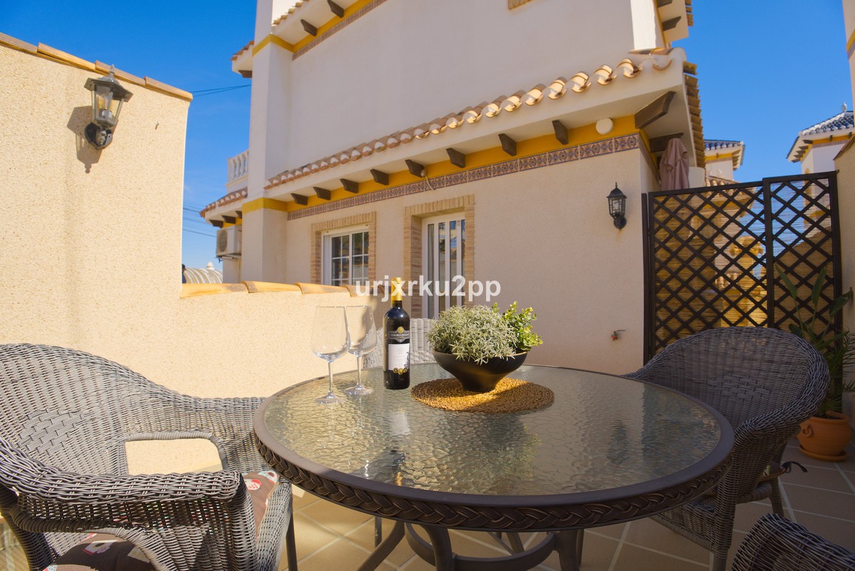Huis te koop in Torrevieja | 3 slaapkamers H5441560