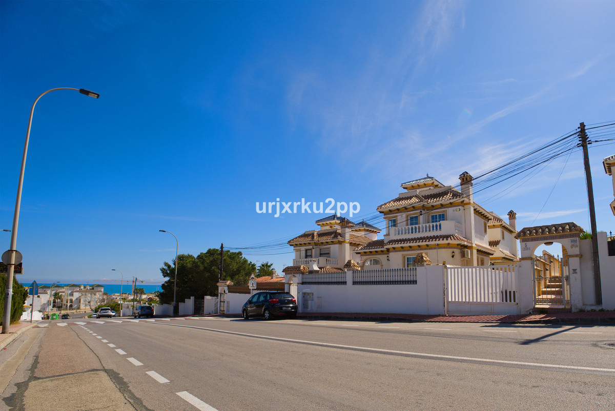 Huis te koop in Torrevieja | 3 slaapkamers H5441560