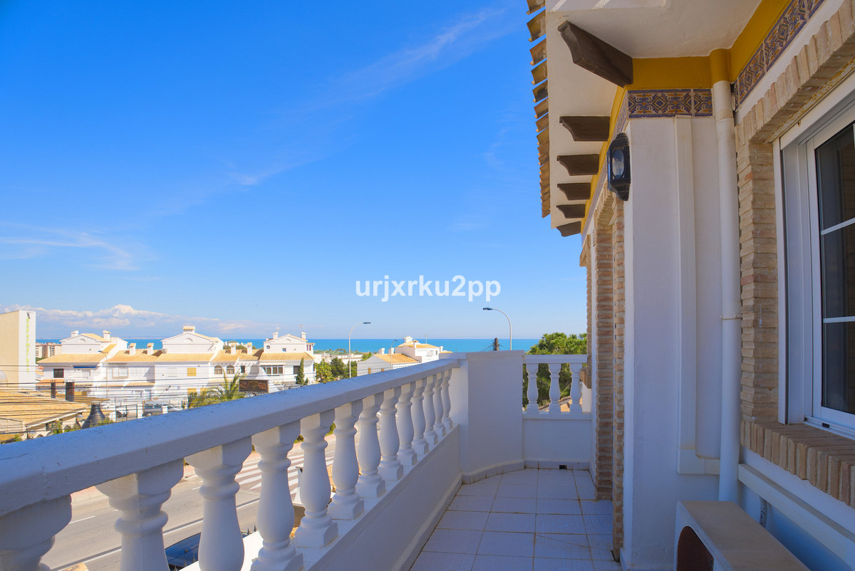 Huis te koop in Torrevieja | 3 slaapkamers H5441560