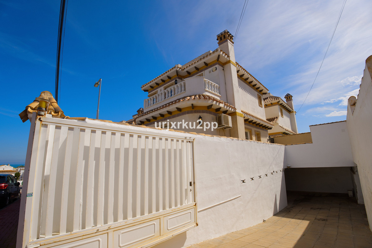 Huis te koop in Torrevieja | 3 slaapkamers H5441560