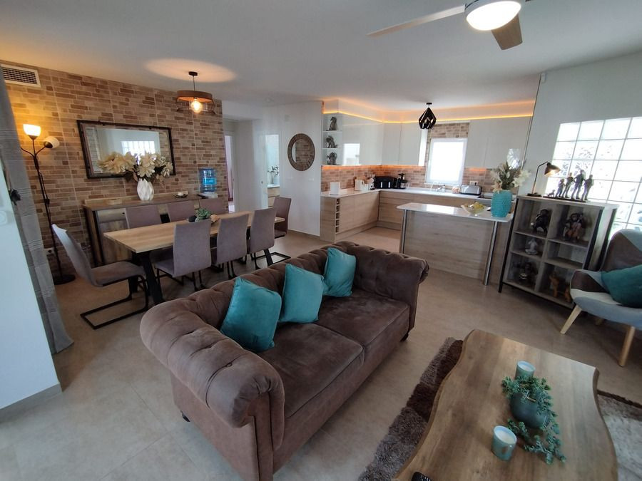 Huis te koop in Torrevieja | 5 slaapkamers H5464423
