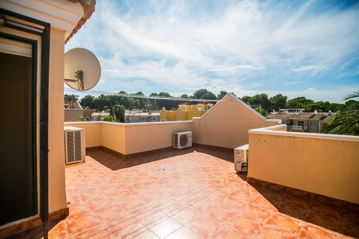 Huis te koop in Torrevieja | 4 slaapkamers H5513392