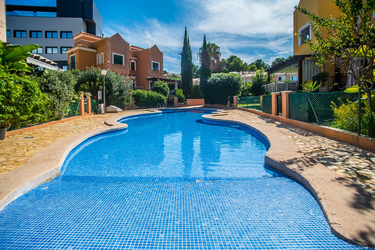 Huis te koop in Torrevieja | 4 slaapkamers H5513392
