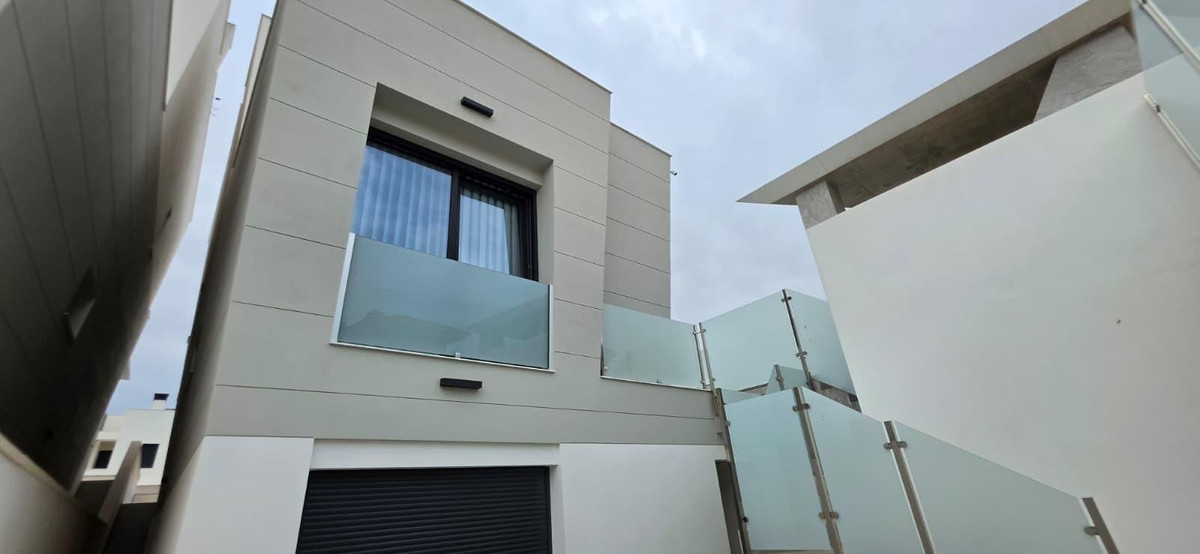 Huis te koop in Torrevieja | 5 slaapkamers H5515936