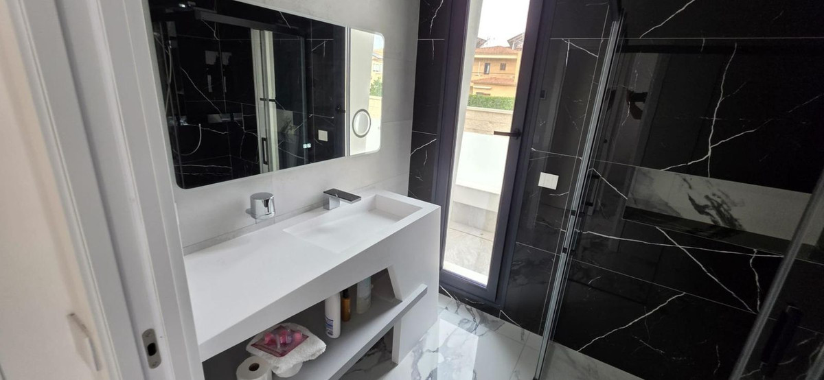 Huis te koop in Torrevieja | 5 slaapkamers H5515936