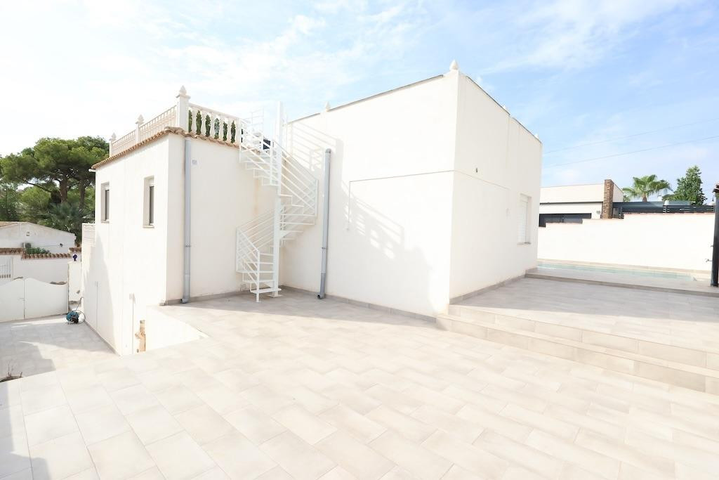 Huis te koop in Torrevieja | 5 slaapkamers H5516350