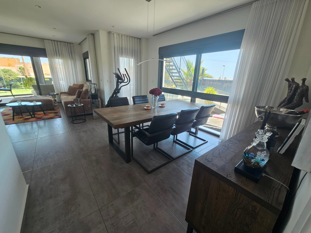 Huis te koop in Torrevieja | 4 slaapkamers H5517166