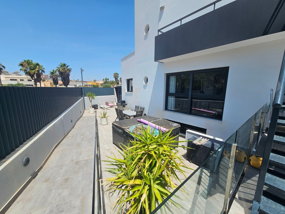 Huis te koop in Torrevieja | 4 slaapkamers H5517166