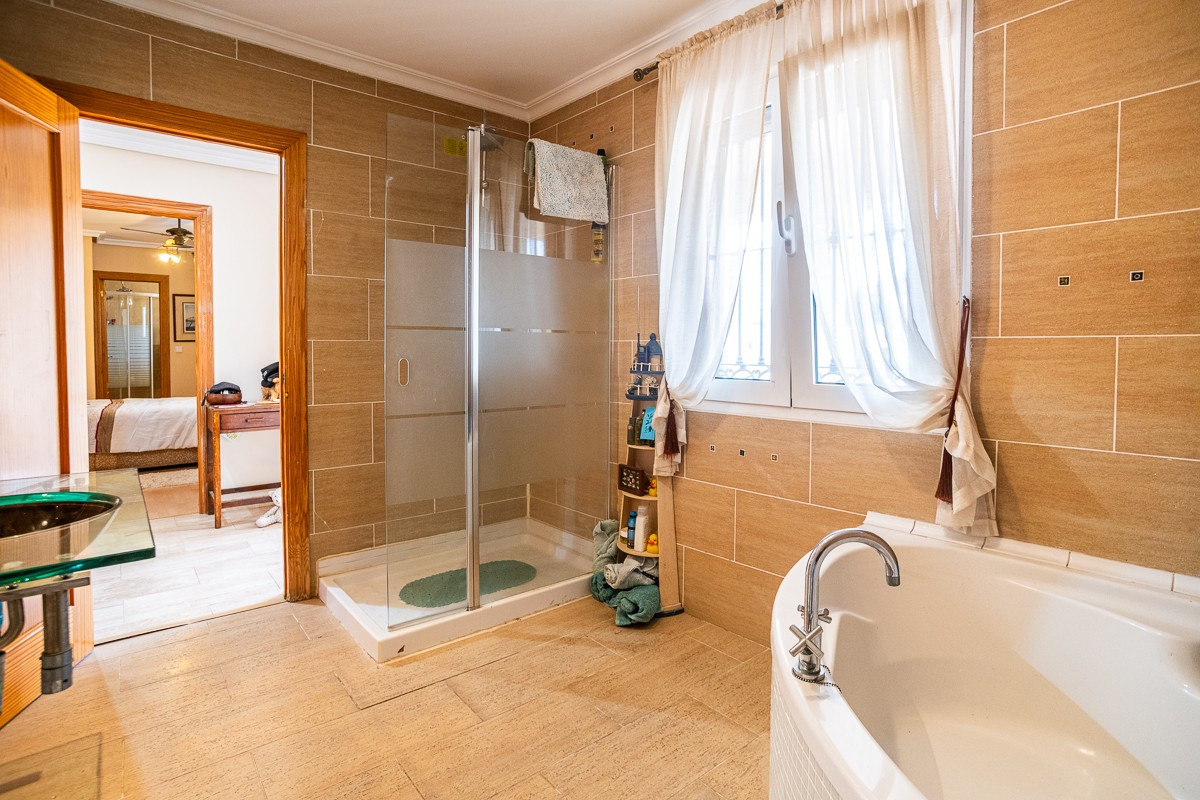 Huis te koop in Torrevieja | 6 slaapkamers H5520520