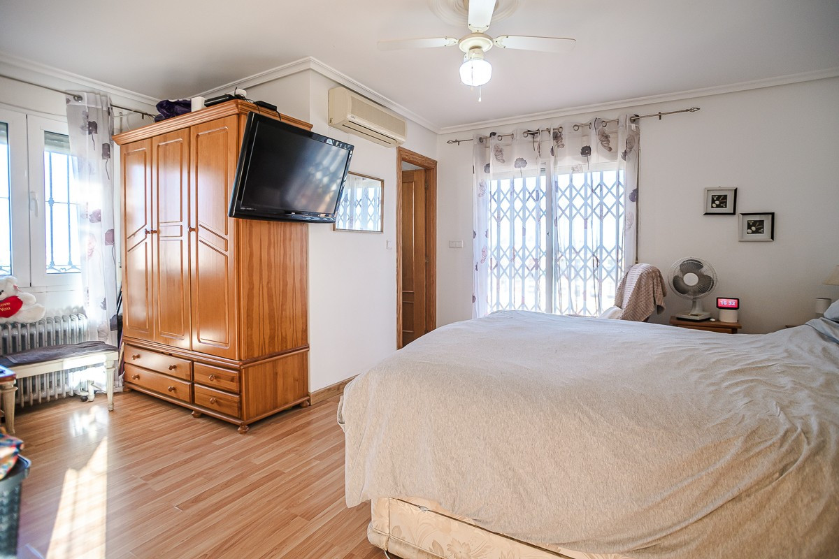 Huis te koop in Torrevieja | 6 slaapkamers H5520520