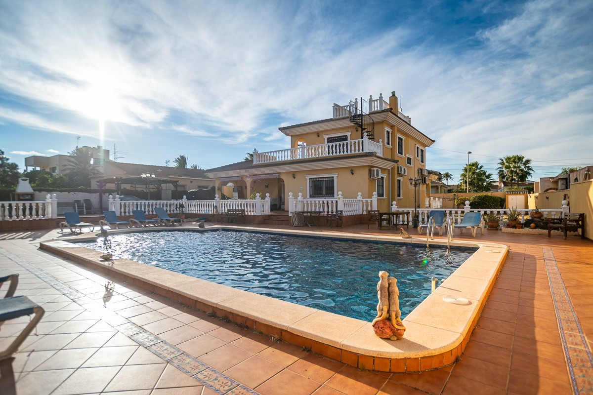 Huis te koop in Torrevieja | 6 slaapkamers H5520520