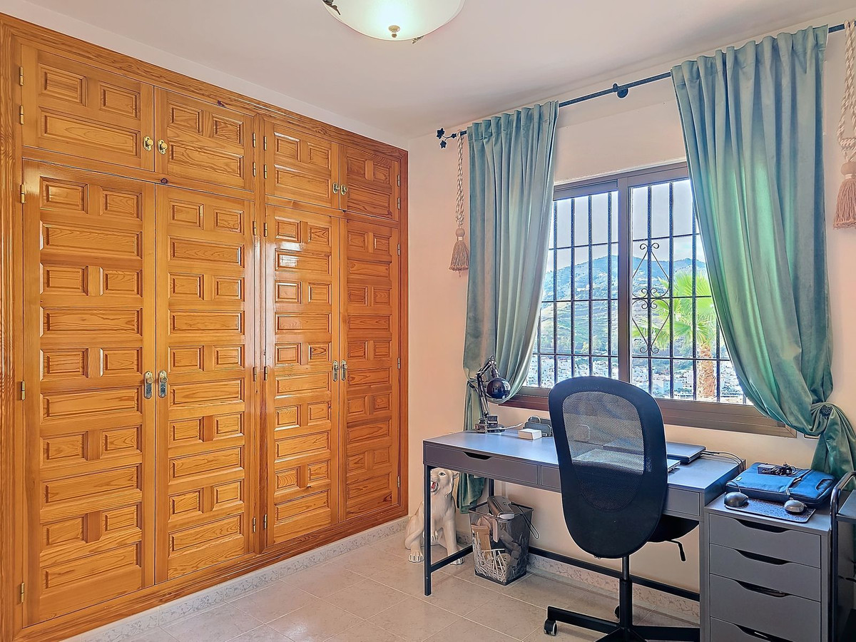 Vrijstaande Villa te koop in Torrox | 5 slaapkamers H4975939