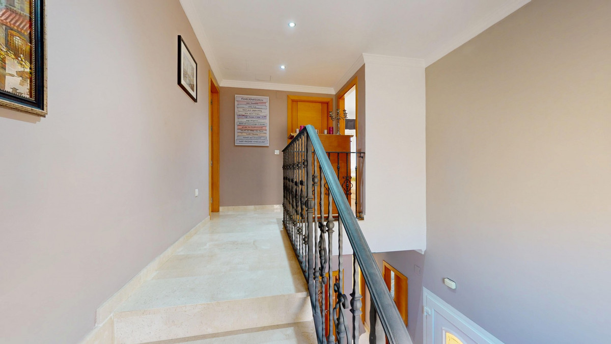 Huis te koop in Torrox | 5 slaapkamers H5010751