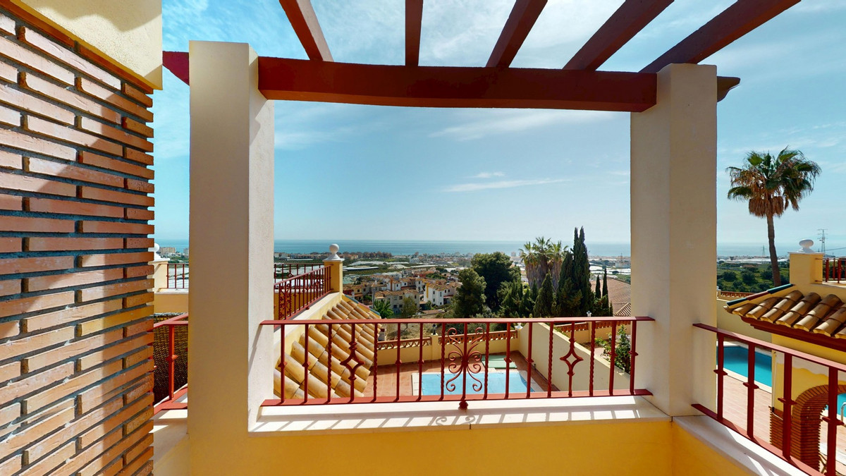 Huis te koop in Torrox | 5 slaapkamers H5010751