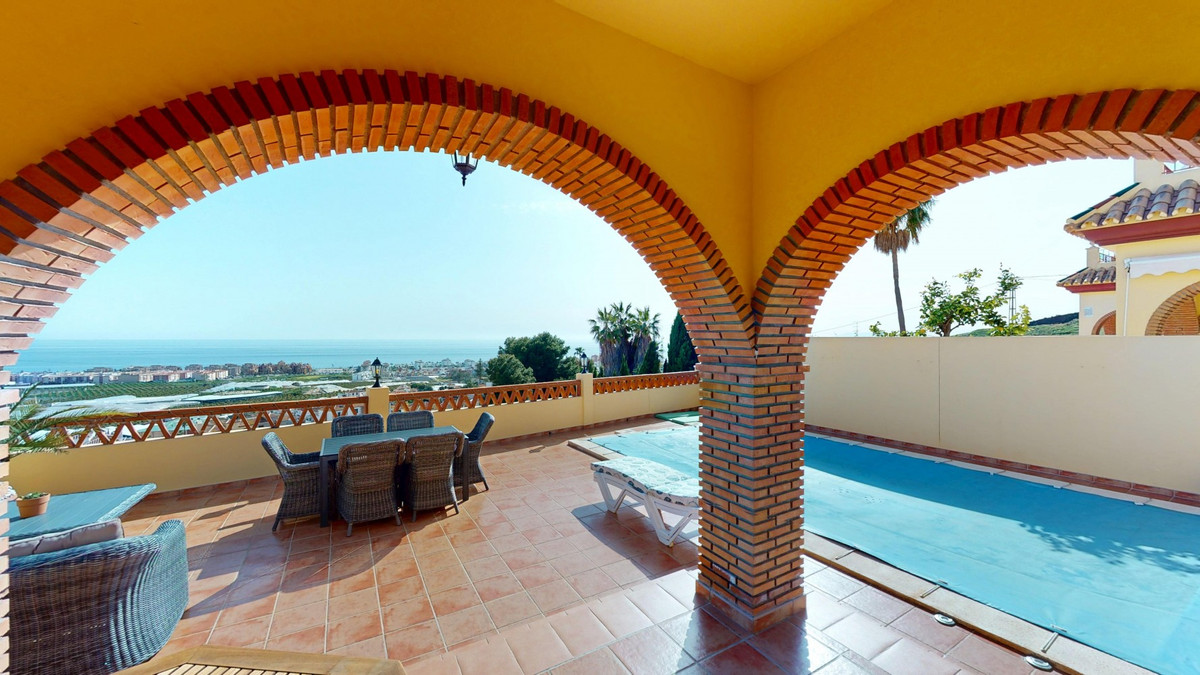 Huis te koop in Torrox | 5 slaapkamers H5010751