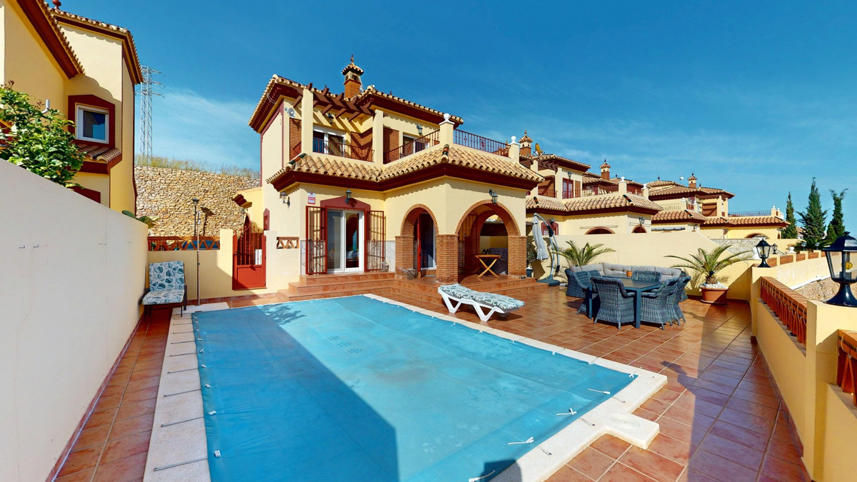Huis te koop in Torrox | 5 slaapkamers H5010751