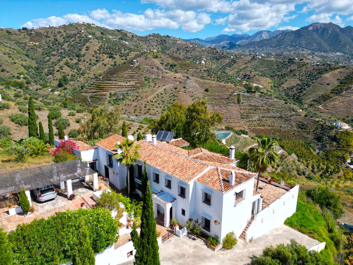 Vrijstaande Villa te koop in Torrox | 7 slaapkamers H5044738