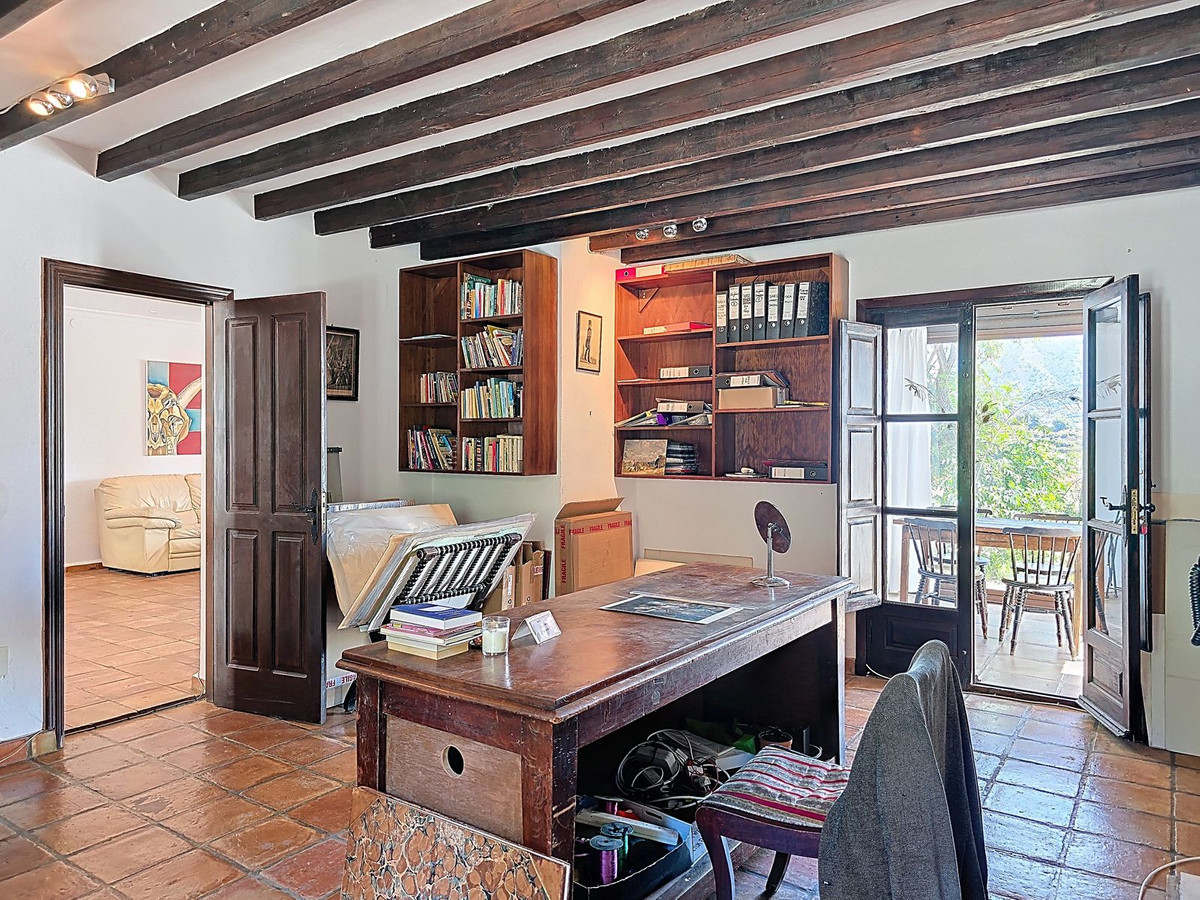 Vrijstaande Villa te koop in Torrox | 7 slaapkamers H5044738