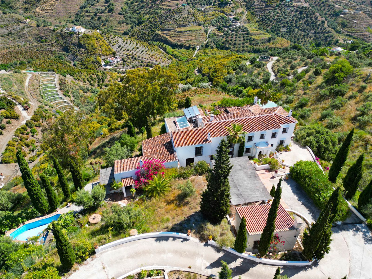 Vrijstaande Villa te koop in Torrox | 7 slaapkamers H5044738