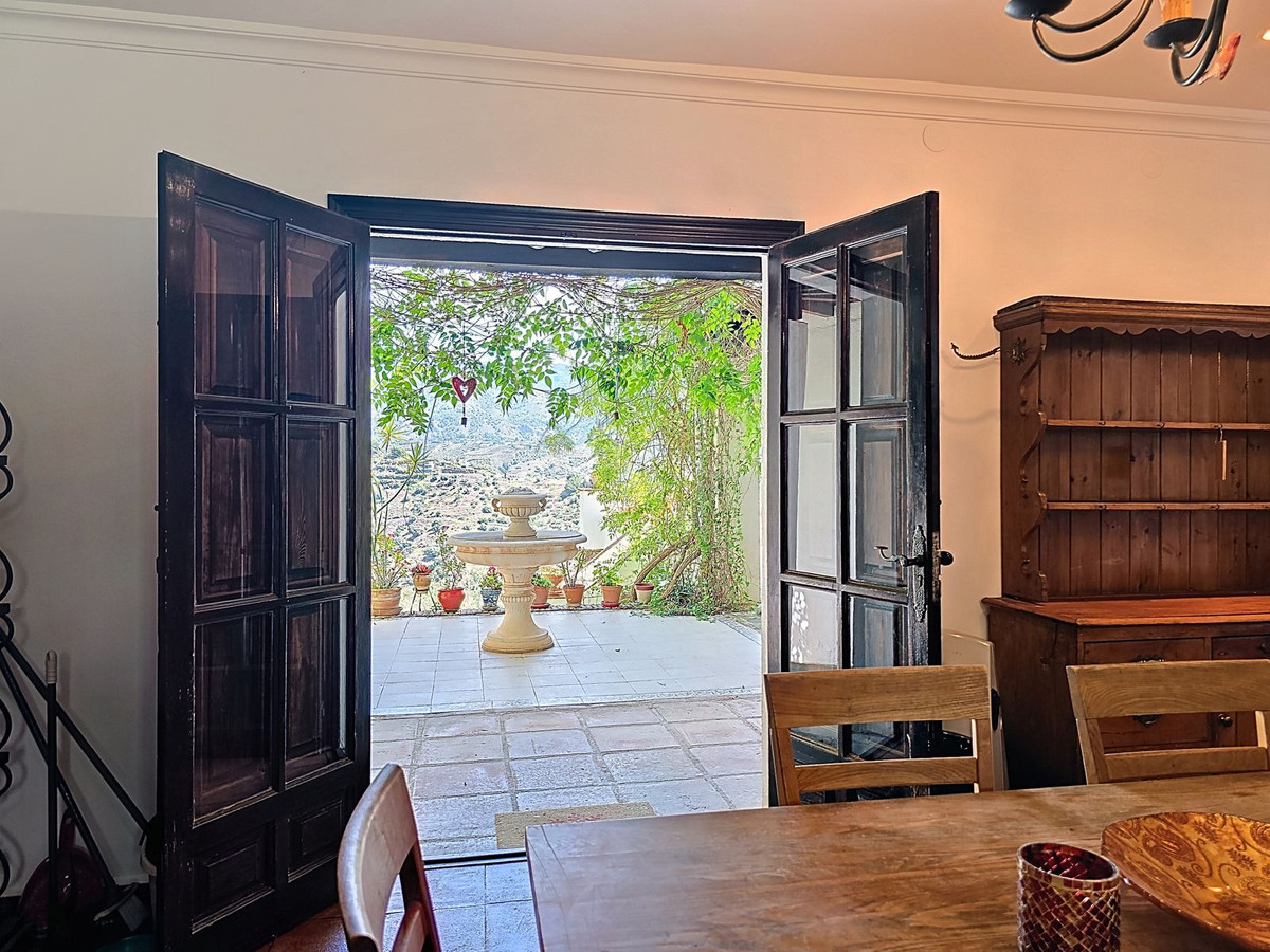 Vrijstaande Villa te koop in Torrox | 7 slaapkamers H5044738