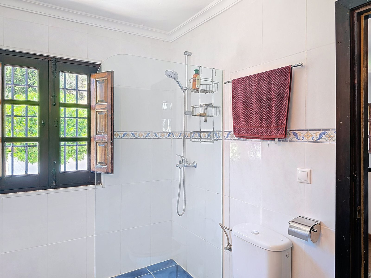 Vrijstaande Villa te koop in Torrox | 7 slaapkamers H5044738