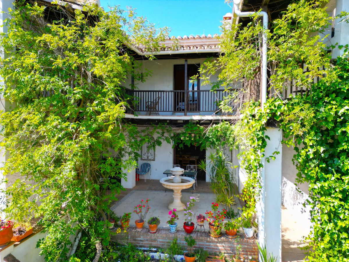 Vrijstaande Villa te koop in Torrox | 7 slaapkamers H5044738