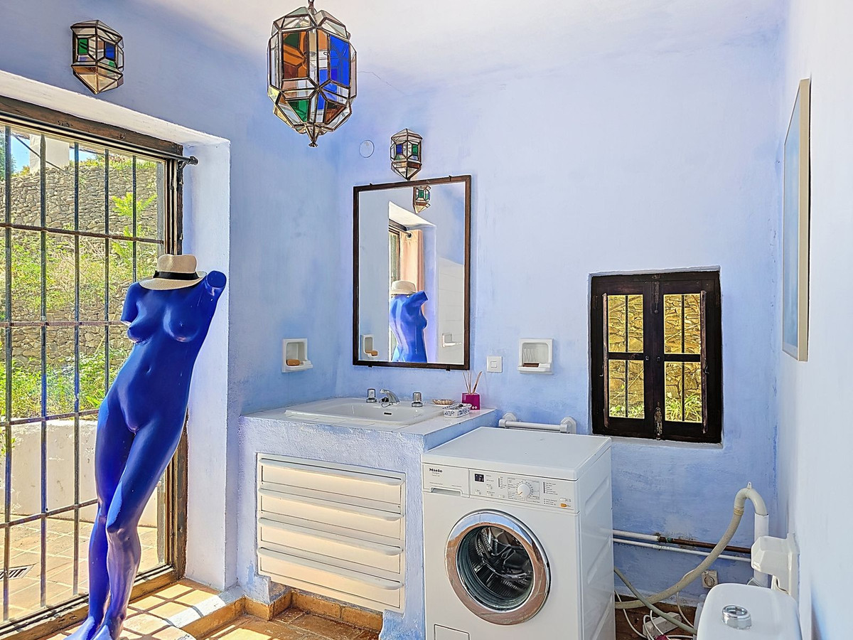 Vrijstaande Villa te koop in Torrox | 7 slaapkamers H5044738