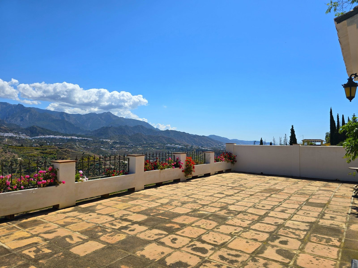 Vrijstaande Villa te koop in Torrox | 7 slaapkamers H5044738