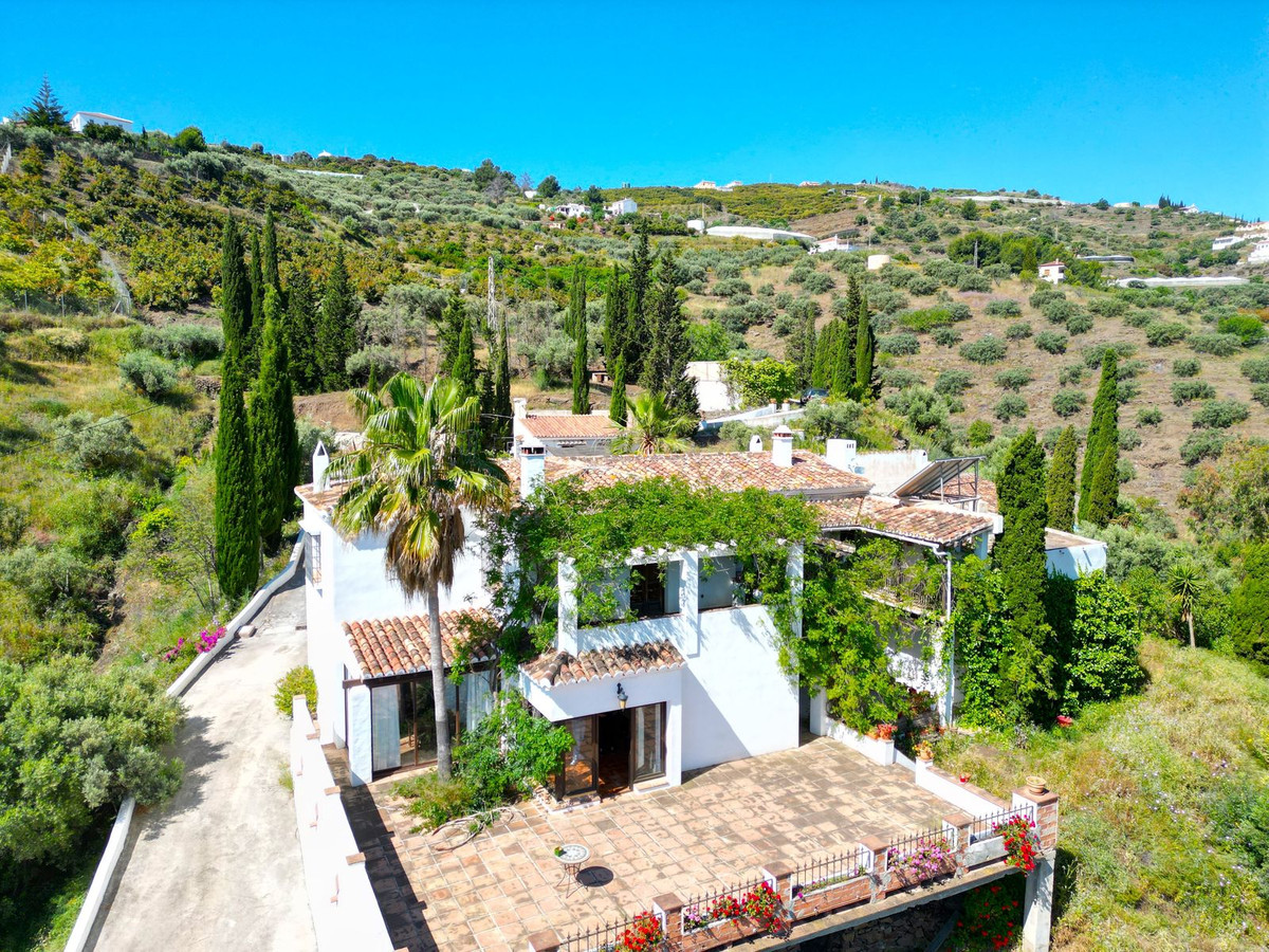 Vrijstaande Villa te koop in Torrox | 7 slaapkamers H5044738