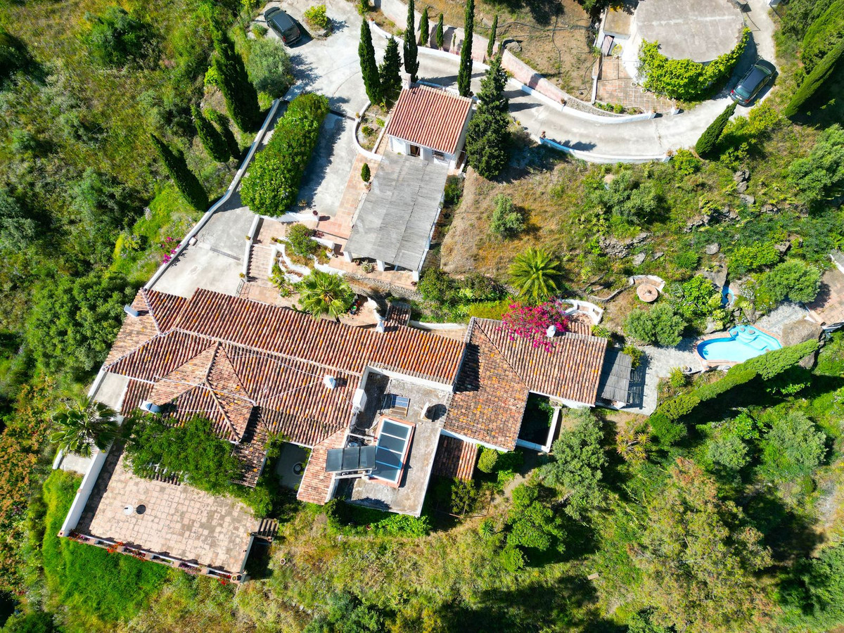 Vrijstaande Villa te koop in Torrox | 7 slaapkamers H5044738