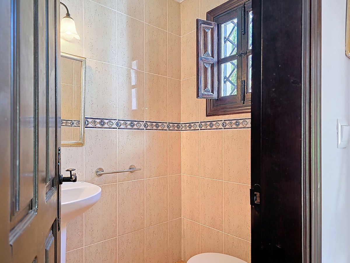Vrijstaande Villa te koop in Torrox | 7 slaapkamers H5044738