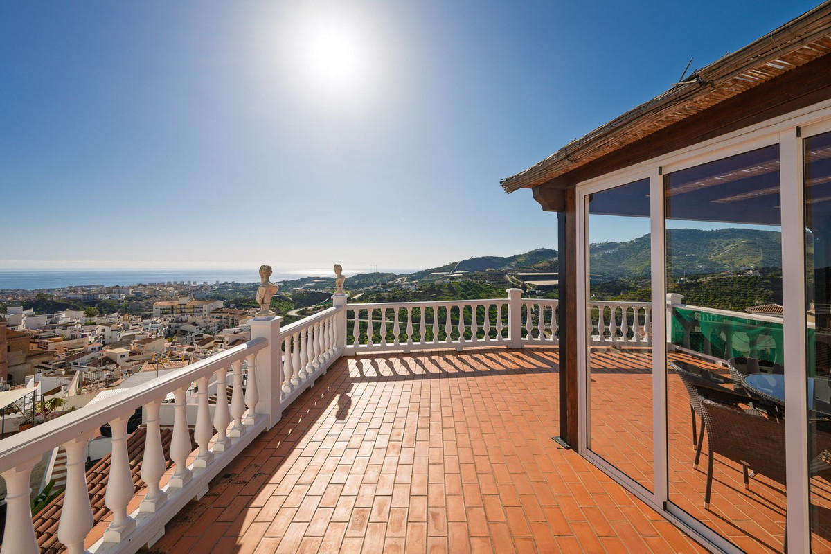 Huis te koop in Torrox | 5 slaapkamers H5138659